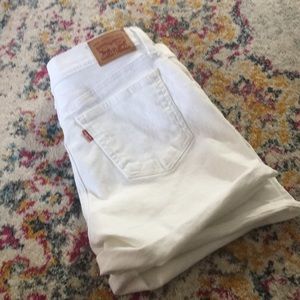 LEVIS HIGH WAISTED MID WHITE SHORTS